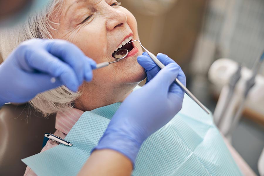 Implantes dentales de extracción