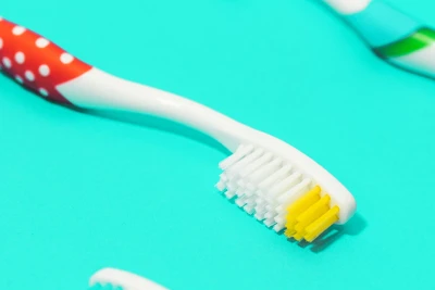 La importancia de reemplazar los cepillos de dientes regularmente